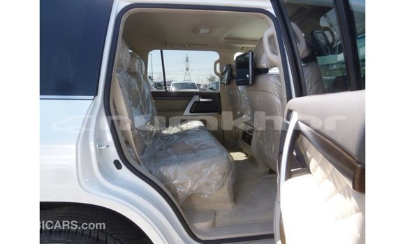 Buy Import Toyota Land Cruiser White Car in Import - Dubai in Bumthang Buy Import Toyota Land Cruiser White Car in Import - Dubai in Bumthang