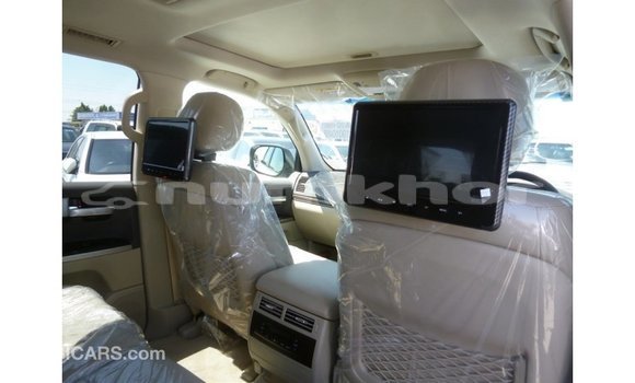 Buy Import Toyota Land Cruiser White Car in Import - Dubai in Bumthang Buy Import Toyota Land Cruiser White Car in Import - Dubai in Bumthang
