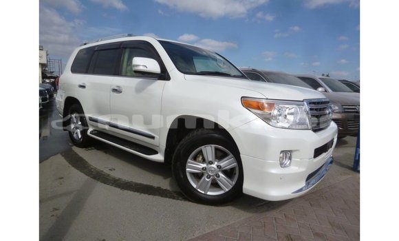 Buy Import Toyota Land Cruiser White Car in Import - Dubai in Bumthang Buy Import Toyota Land Cruiser White Car in Import - Dubai in Bumthang