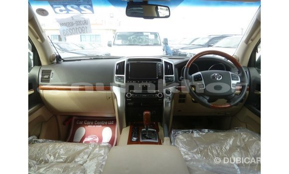 Buy Import Toyota Land Cruiser White Car in Import - Dubai in Bumthang Buy Import Toyota Land Cruiser White Car in Import - Dubai in Bumthang