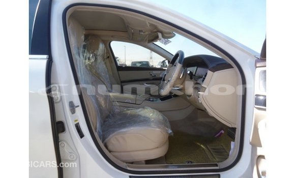 Buy Import Mercedes-Benz 190 White Car in Import - Dubai in Bumthang Buy Import Mercedes-Benz 190 White Car in Import - Dubai in Bumthang