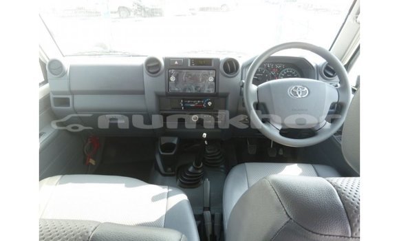 Buy Import Toyota Land Cruiser White Car in Import - Dubai in Bumthang Buy Import Toyota Land Cruiser White Car in Import - Dubai in Bumthang