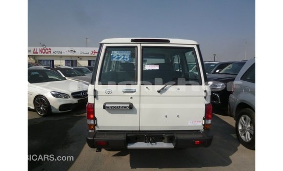 Buy Import Toyota Land Cruiser White Car in Import - Dubai in Bumthang Buy Import Toyota Land Cruiser White Car in Import - Dubai in Bumthang