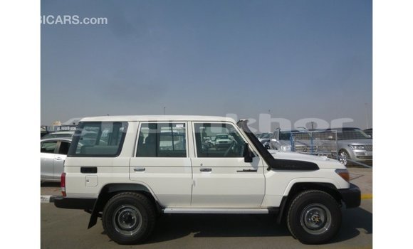 Buy Import Toyota Land Cruiser White Car in Import - Dubai in Bumthang Buy Import Toyota Land Cruiser White Car in Import - Dubai in Bumthang