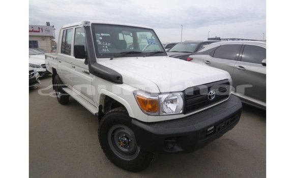 Buy Import Toyota Land Cruiser White Car in Import - Dubai in Bumthang Buy Import Toyota Land Cruiser White Car in Import - Dubai in Bumthang