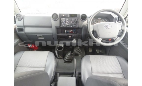 Buy Import Toyota Land Cruiser White Car in Import - Dubai in Bumthang Buy Import Toyota Land Cruiser White Car in Import - Dubai in Bumthang