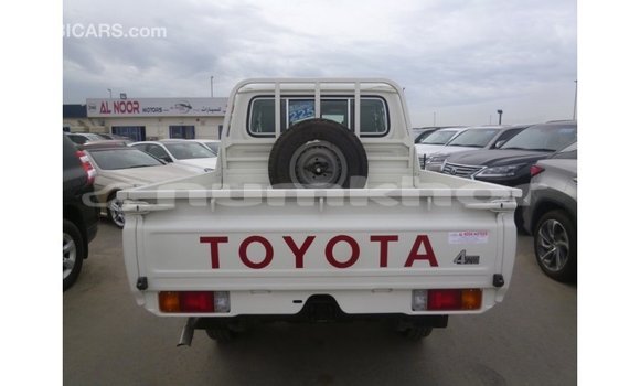Buy Import Toyota Land Cruiser White Car in Import - Dubai in Bumthang Buy Import Toyota Land Cruiser White Car in Import - Dubai in Bumthang