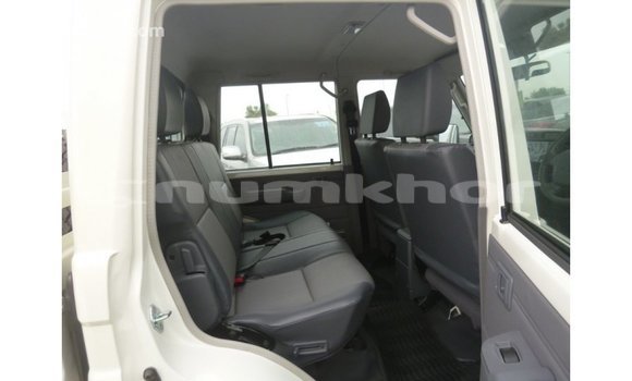 Buy Import Toyota Land Cruiser White Car in Import - Dubai in Bumthang Buy Import Toyota Land Cruiser White Car in Import - Dubai in Bumthang