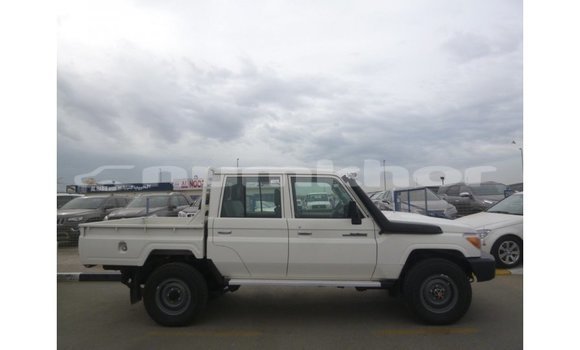 Buy Import Toyota Land Cruiser White Car in Import - Dubai in Bumthang Buy Import Toyota Land Cruiser White Car in Import - Dubai in Bumthang
