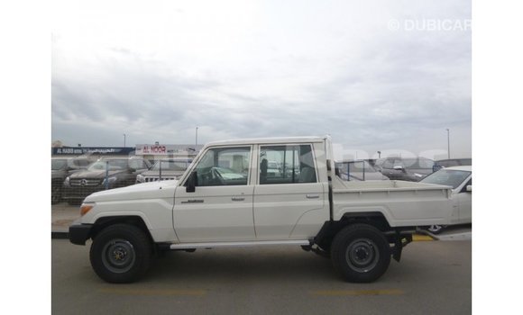 Buy Import Toyota Land Cruiser White Car in Import - Dubai in Bumthang Buy Import Toyota Land Cruiser White Car in Import - Dubai in Bumthang