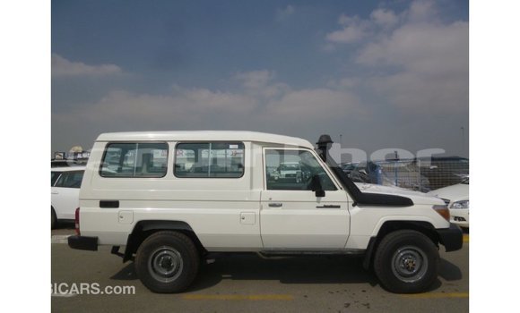 Buy Import Toyota Land Cruiser White Car in Import - Dubai in Bumthang Buy Import Toyota Land Cruiser White Car in Import - Dubai in Bumthang