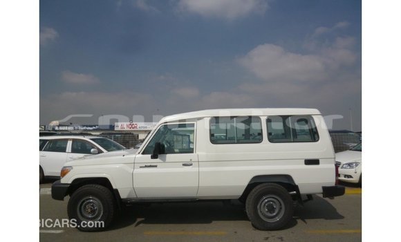 Buy Import Toyota Land Cruiser White Car in Import - Dubai in Bumthang Buy Import Toyota Land Cruiser White Car in Import - Dubai in Bumthang