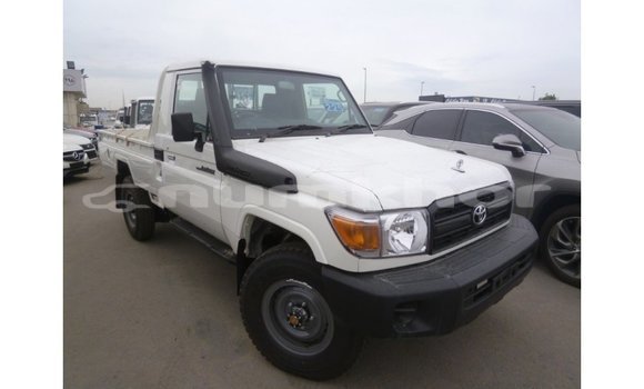 Buy Import Toyota Land Cruiser White Car in Import - Dubai in Bumthang Buy Import Toyota Land Cruiser White Car in Import - Dubai in Bumthang
