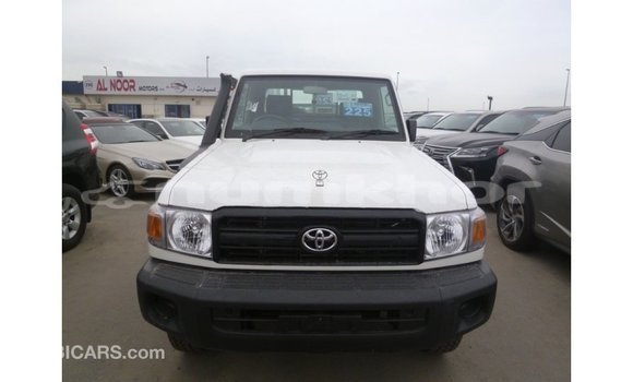 Buy Import Toyota Land Cruiser White Car in Import - Dubai in Bumthang Buy Import Toyota Land Cruiser White Car in Import - Dubai in Bumthang