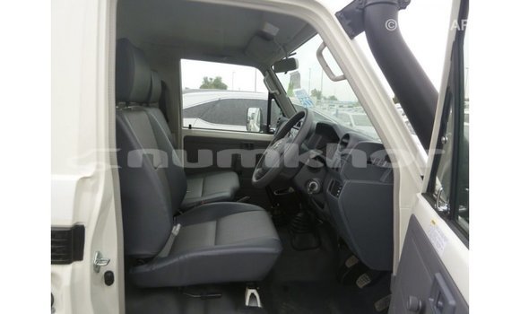 Buy Import Toyota Land Cruiser White Car in Import - Dubai in Bumthang Buy Import Toyota Land Cruiser White Car in Import - Dubai in Bumthang