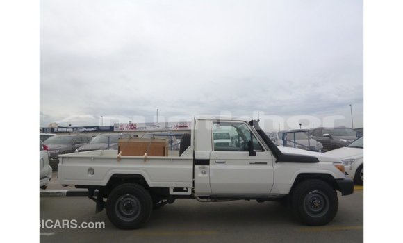 Buy Import Toyota Land Cruiser White Car in Import - Dubai in Bumthang Buy Import Toyota Land Cruiser White Car in Import - Dubai in Bumthang