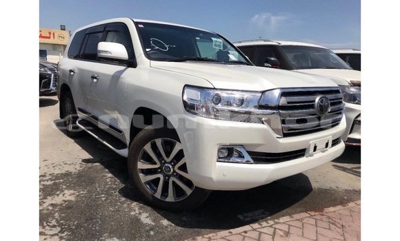 Buy Import Toyota Land Cruiser White Car in Import - Dubai in Bumthang Buy Import Toyota Land Cruiser White Car in Import - Dubai in Bumthang
