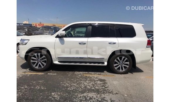 Buy Import Toyota Land Cruiser White Car in Import - Dubai in Bumthang Buy Import Toyota Land Cruiser White Car in Import - Dubai in Bumthang