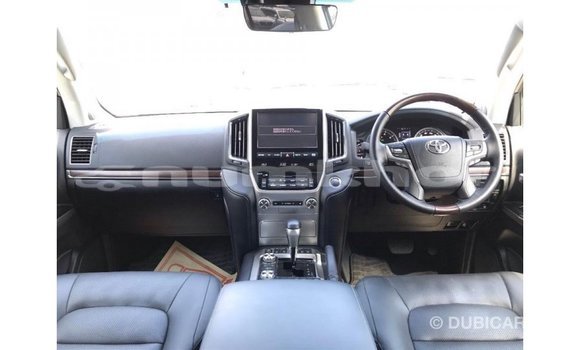 Buy Import Toyota Land Cruiser White Car in Import - Dubai in Bumthang Buy Import Toyota Land Cruiser White Car in Import - Dubai in Bumthang