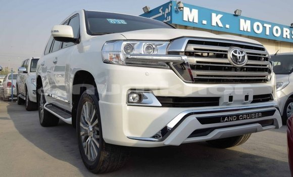 Buy Import Toyota Land Cruiser White Car in Import - Dubai in Bumthang Buy Import Toyota Land Cruiser White Car in Import - Dubai in Bumthang