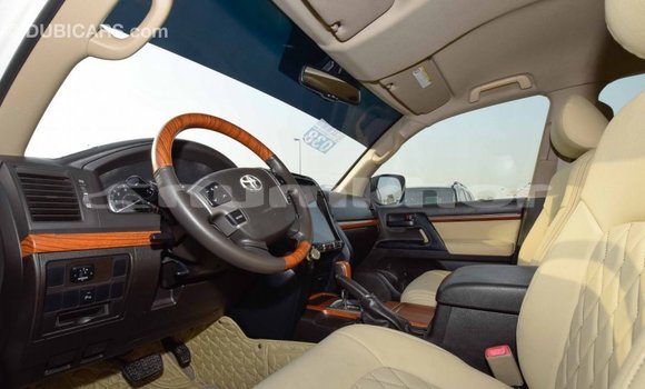 Buy Import Toyota Land Cruiser White Car in Import - Dubai in Bumthang Buy Import Toyota Land Cruiser White Car in Import - Dubai in Bumthang