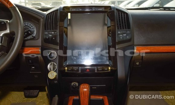 Buy Import Toyota Land Cruiser White Car in Import - Dubai in Bumthang Buy Import Toyota Land Cruiser White Car in Import - Dubai in Bumthang