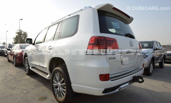 Buy Import Toyota Land Cruiser White Car in Import - Dubai in Bumthang Buy Import Toyota Land Cruiser White Car in Import - Dubai in Bumthang