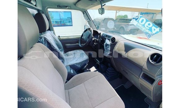 Buy Import Toyota Land Cruiser White Car in Import - Dubai in Bumthang Buy Import Toyota Land Cruiser White Car in Import - Dubai in Bumthang