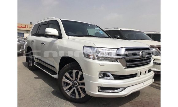 Buy Import Toyota Land Cruiser White Car in Import - Dubai in Bumthang Buy Import Toyota Land Cruiser White Car in Import - Dubai in Bumthang