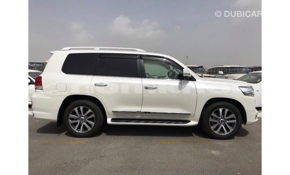Buy Import Toyota Land Cruiser White Car in Import - Dubai in Bumthang Buy Import Toyota Land Cruiser White Car in Import - Dubai in Bumthang