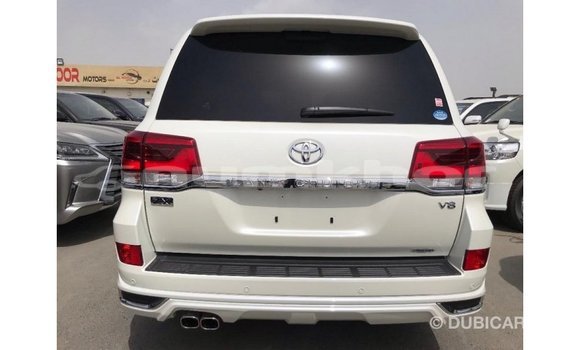Buy Import Toyota Land Cruiser White Car in Import - Dubai in Bumthang Buy Import Toyota Land Cruiser White Car in Import - Dubai in Bumthang