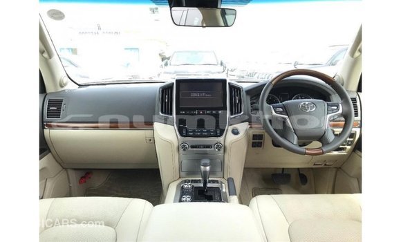 Buy Import Toyota Land Cruiser White Car in Import - Dubai in Bumthang Buy Import Toyota Land Cruiser White Car in Import - Dubai in Bumthang