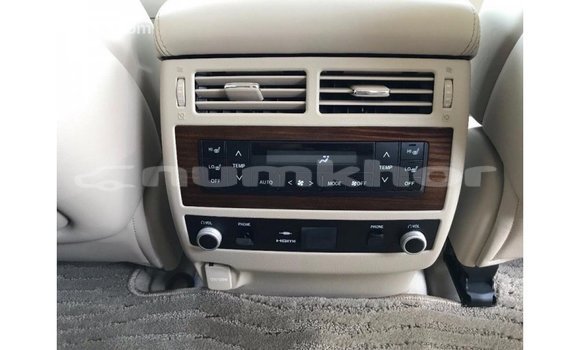 Buy Import Toyota Land Cruiser White Car in Import - Dubai in Bumthang Buy Import Toyota Land Cruiser White Car in Import - Dubai in Bumthang