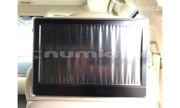 Buy Import Toyota Land Cruiser White Car in Import - Dubai in Bumthang Buy Import Toyota Land Cruiser White Car in Import - Dubai in Bumthang