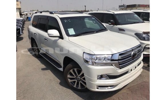 Buy Import Toyota Land Cruiser White Car in Import - Dubai in Bumthang Buy Import Toyota Land Cruiser White Car in Import - Dubai in Bumthang