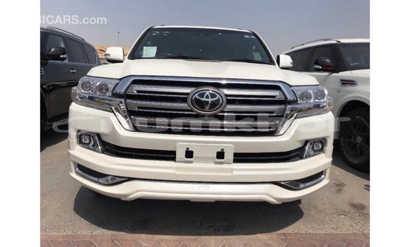 Buy Import Toyota Land Cruiser White Car in Import - Dubai in Bumthang Buy Import Toyota Land Cruiser White Car in Import - Dubai in Bumthang