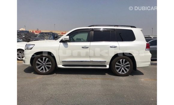 Buy Import Toyota Land Cruiser White Car in Import - Dubai in Bumthang Buy Import Toyota Land Cruiser White Car in Import - Dubai in Bumthang