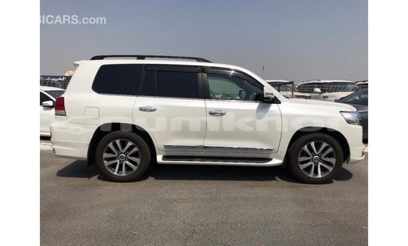 Buy Import Toyota Land Cruiser White Car in Import - Dubai in Bumthang Buy Import Toyota Land Cruiser White Car in Import - Dubai in Bumthang