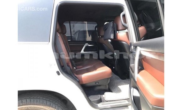 Buy Import Toyota Land Cruiser White Car in Import - Dubai in Bumthang Buy Import Toyota Land Cruiser White Car in Import - Dubai in Bumthang