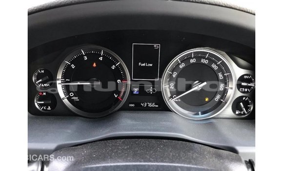 Buy Import Toyota Land Cruiser White Car in Import - Dubai in Bumthang Buy Import Toyota Land Cruiser White Car in Import - Dubai in Bumthang