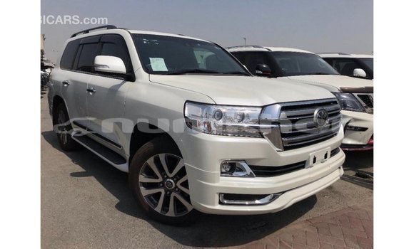 Buy Import Toyota Land Cruiser White Car in Import - Dubai in Bumthang Buy Import Toyota Land Cruiser White Car in Import - Dubai in Bumthang