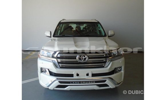 Buy Import Toyota Land Cruiser White Car in Import - Dubai in Bumthang Buy Import Toyota Land Cruiser White Car in Import - Dubai in Bumthang