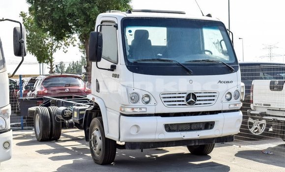 Buy Import Mercedes-Benz 190 White Car in Import - Dubai in Bumthang Buy Import Mercedes-Benz 190 White Car in Import - Dubai in Bumthang